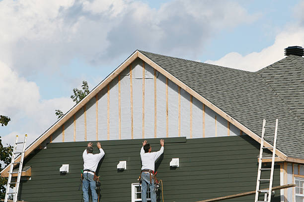 Professional Siding technician working in Middletown, IN